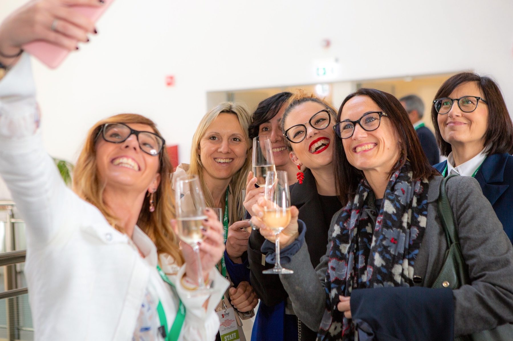 Brindisi durante un evento aziendale