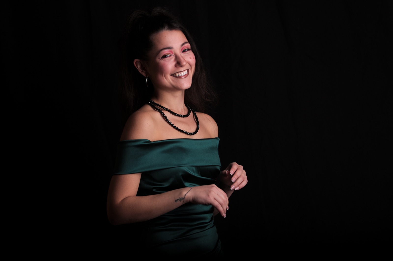 Aleksandra in studio, ritratto orizzontale