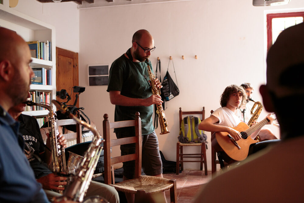 George Garzone al sax soprano davanti al gruppo di allievi